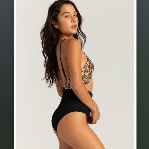 RIP CURL Sea Of Dreams One Piece Swimsuit - Picture 4 of 8